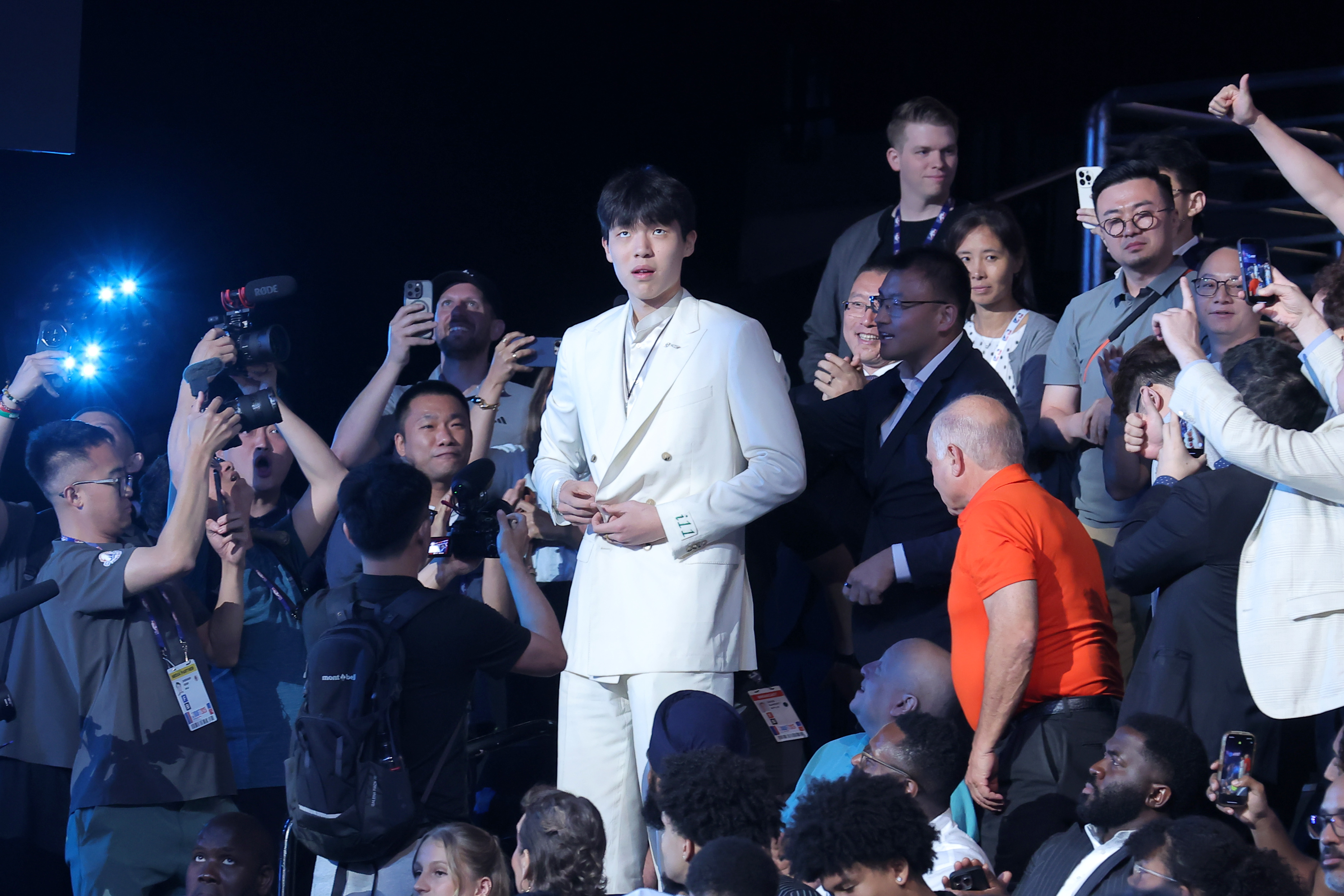 九游官网-👊杨瀚森NBA选秀获第16顺位 张宁丁彦雨航发文祝贺新星崛起